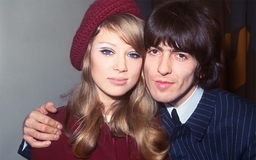 Pattie Boyd bán kỷ vật của hai người chồng nổi tiếng: George Harrison, Eric Clapton