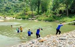 Đoàn góp phần to lớn vào xây dựng nông thôn mới: 'Cõng' điện lên non