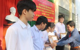 Quảng Ngãi: Khen thưởng 49 học sinh Trường THPT chuyên Lê Khiết