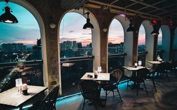 Cà phê rooftop 'xịn' ở Hà Nội cực chill, điểm hẹn 'bí mật' của giới trẻ