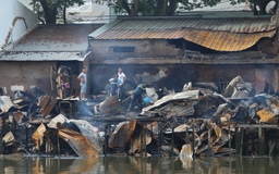 Thêm nguồn hỗ trợ 9 hộ dân bị ảnh hưởng bởi vụ cháy dãy nhà ven kênh Đôi