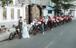 Lan tỏa trên mạng xã hội: 22 chiếc xe đạp hộ tống nhạc sĩ rước dâu