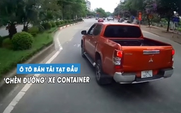 Bị thúc còi nhắc nhở, tài xế xe bán tải tạt đầu xe container... để 'dằn mặt'