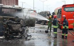 Thót tim cảnh xe container bốc cháy dữ dội sau tai nạn liên hoàn
