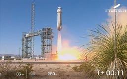 Tàu rốc két Blue Origin chở người quay lại rìa không gian