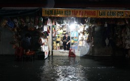 Người bán trong chợ Thủ Đức: ‘Tim đập mạnh’ mỗi khi thấy nước mưa