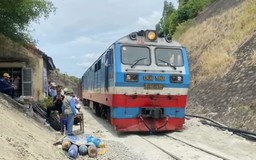 Hầm đường sắt Chí Thạnh hoạt động trở lại sau sạt lở