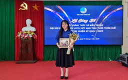 Cô gái sáng tác ca khúc trong 1 đêm tặng đại hội