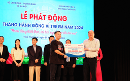 Khởi động Home Love 2024, Home Credit trao học bổng cho học sinh khó khăn tại Huế