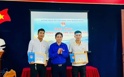 Trao huy hiệu 'Tuổi trẻ dũng cảm' cho 3 đoàn viên cứu người đuối nước