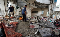 Israel không kích trường học tại Gaza, 45 người thiệt mạng