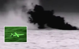 Xem khoảnh khắc UAV tấn công của Houthi bị bắn hạ trên vịnh Aden