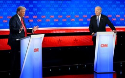 Ông Biden ra sức trấn an cử tri, ông Trump ra thách thức mới