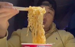 Tranh cãi mì ly bị loại bỏ khỏi các chuyến bay của hãng hàng không Hàn Quốc