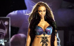 Tyra Banks trở lại sàn diễn Victoria's Secret sau 19 năm