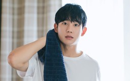 Phim 'Chuyện tình nhà bên' có Jung Hae In gây tranh cãi