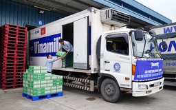 Vinamilk hỗ trợ 550.000 sản phẩm sữa, nước cho trẻ em, người dân vùng bão lũ