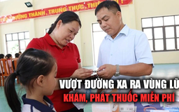 Vượt đường xa từ TP.HCM ra vùng lũ Tuyên Quang khám, phát thuốc miễn phí cho học sinh, giáo viên