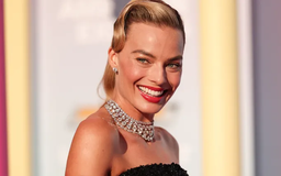 'Bom sex' Margot Robbie đóng nữ chính trong 'Đồi gió hú'