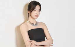 Song Hye Kyo khoe sắc với vòng cổ kim cương