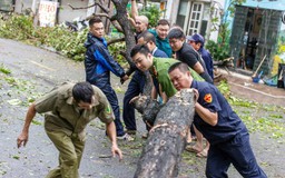 Nhắc nhau đóng góp, giúp đỡ đồng bào vượt qua bão lũ