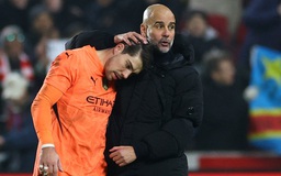 Hành động lạ của Pep Guardiola sau khi chia tay vợ, Man City đánh rơi chiến thắng