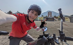 Chàng trai thử sức mình bằng cách đi xe đạp vượt 230 km về quê nghỉ tết