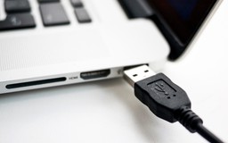 Những thứ tuyệt đối không cắm vào cổng USB trên laptop