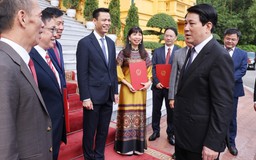 Trao quyết định phong hàm và bổ nhiệm các đại sứ