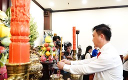 Lãnh đạo TP.HCM dâng hương Chủ tịch Hồ Chí Minh trước kỳ đại hội 'lịch sử'