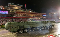 Triều Tiên trình làng tên lửa liên lục địa 'mạnh nhất' trong lễ duyệt binh