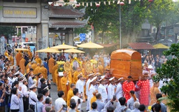 Tiễn đưa kim quan trưởng lão hòa thượng Thích Trí Tịnh rời chùa Vĩnh Nghiêm