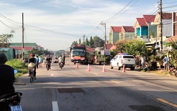 Xe giường nằm va chạm xe máy, 2 người chết, 3 phương tiện hư hỏng