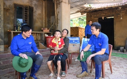 Tấm lòng của tuổi trẻ dành cho đồng bào lũ lụt