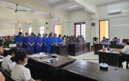 Bẫy 'việc nhẹ, lương cao' vẫn nóng