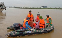 Cách đáp đền của người đàn ông được cứu sống trên biển