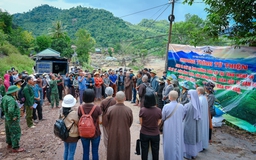 Sư thầy đến Nghệ An, Thanh Hóa hỗ trợ bà con vùng lũ 700 triệu đồng