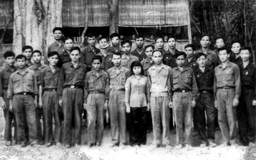 Những câu chuyện thời hoa lửa: Quyển nhật ký và tập thơ ghi trong lửa đạn