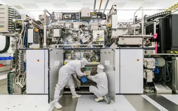 Cố sao chép ASML, kỹ sư Trung Quốc làm hỏng máy in chip triệu đô