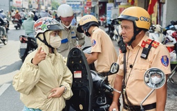 Biển báo hết 'núp lùm', người dân vẫn vi phạm: Lỗi ở ý thức hay thói quen?