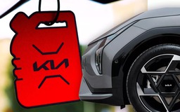 KIA tặng nước hoa... mùi xăng, giúp người dùng xe điện 'nguôi' nỗi nhớ xe xăng