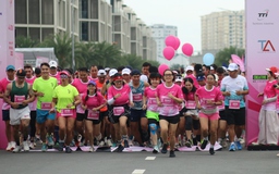 Sát cánh bên bệnh nhân ung thư vú tại giải chạy Hồng 2025