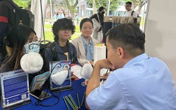 Nhiều người trẻ dù sở hữu bằng đại học danh giá vẫn loay hoay tìm việc