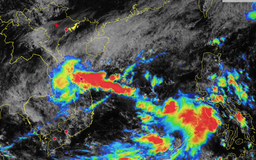 Vì sao mưa lũ bất thường kéo dài ở miền Trung?