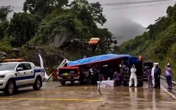 Dùng drone tiếp tế nhu yếu phẩm cho tài xế mắc kẹt trên đèo Lò Xo