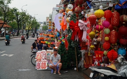 Phố Halloween ở TP.HCM ảm đạm chờ mãi mà không thấy khách đâu