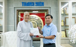 Chùa Phổ Hiền nhờ Báo Thanh Niên chuyển 500 triệu giúp y, bác sĩ và bệnh nhân Bệnh viện T.Ư Huế
