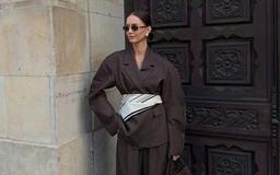 Thu này, blazer dáng rộng hứa hẹn bùng nổ trên mọi 'mặt trận' thời trang