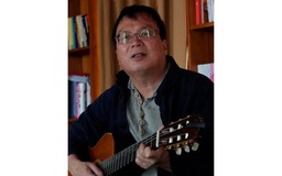 Sách hay: Thơ được nhìn nhận như một ngôn ngữ cứu rỗi