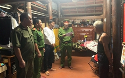 Tạm giữ người tát tài xế, bóp cổ hành khách taxi sau va chạm